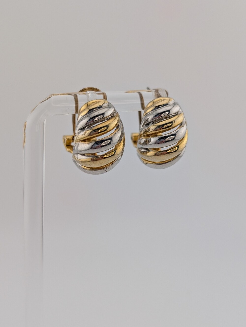 Vintage Shrimp Style Omega Back Chunky Ribbed Two Tone Gold And Silver Earrings - Picture 2 of 8